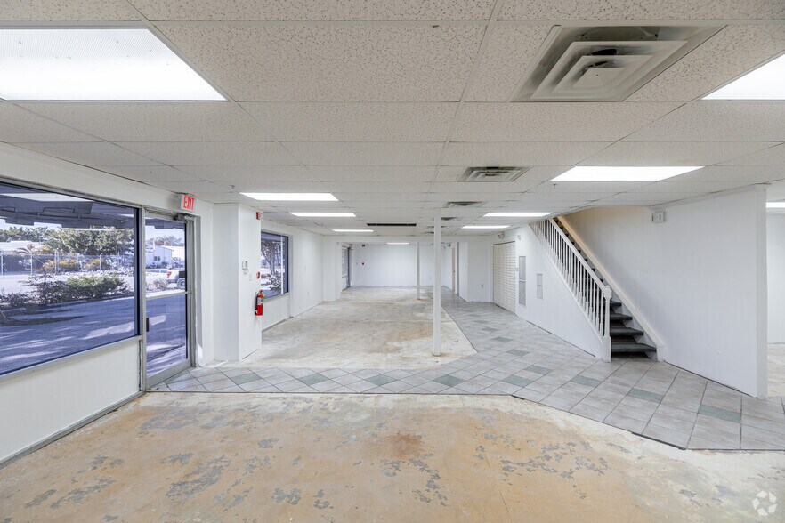 More Photos Of 2221 Corporation Blvd, Naples Light Manufacturing For Sale