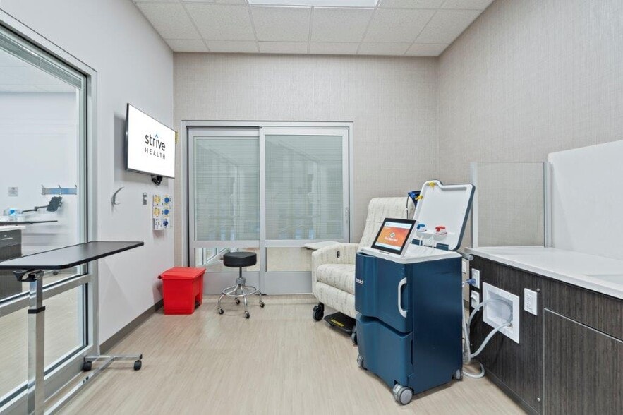 More Photos Of 900 Biddle Rd, Medford Freestanding For Lease