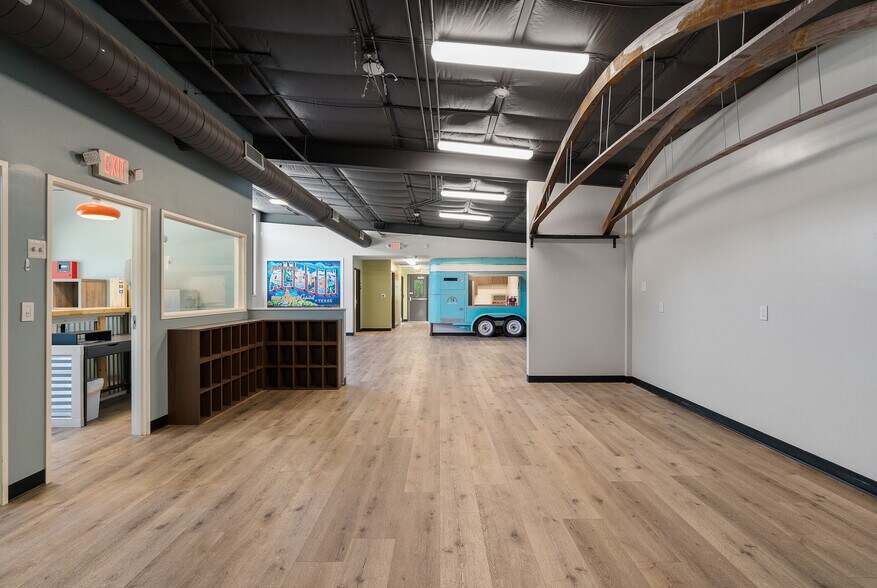 More Photos Of 6111 N FM 620, Austin Daycare Center For Lease