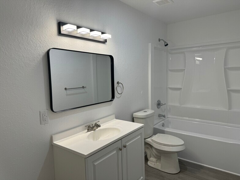 More Photos Of 1006 County Road 4615, Castroville Apartments For Sale