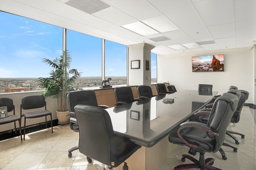 More Photos Of 3250 Wilshire Blvd, Los Angeles Office For Lease