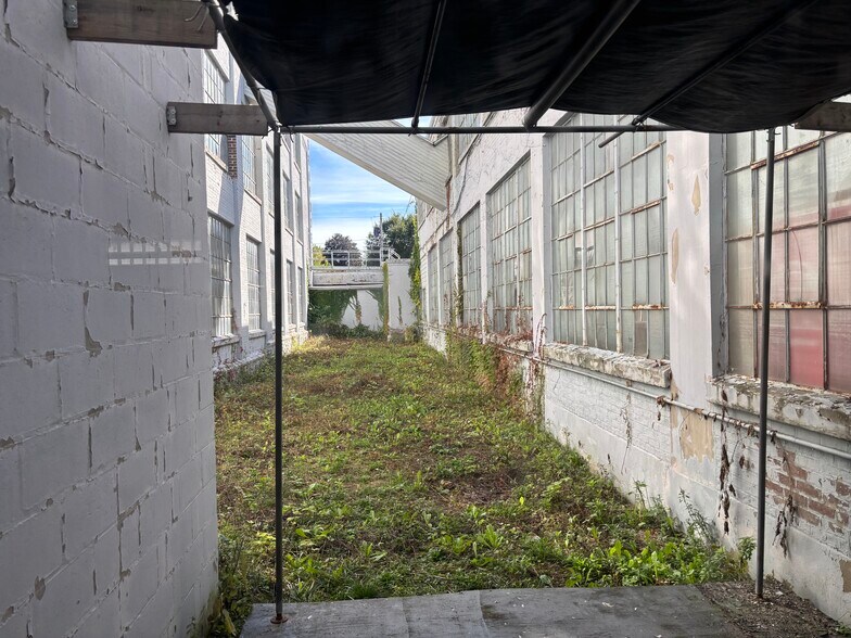 More Photos Of 11 Grandoe Ln, Gloversville Distribution For Sale
