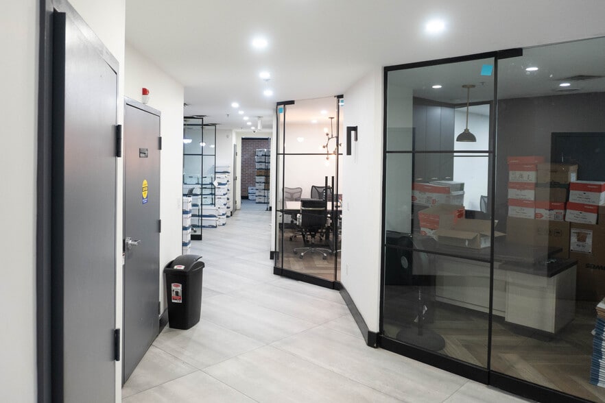 More Photos Of 2565 Steeles Ave E, Brampton General Retail For Sale