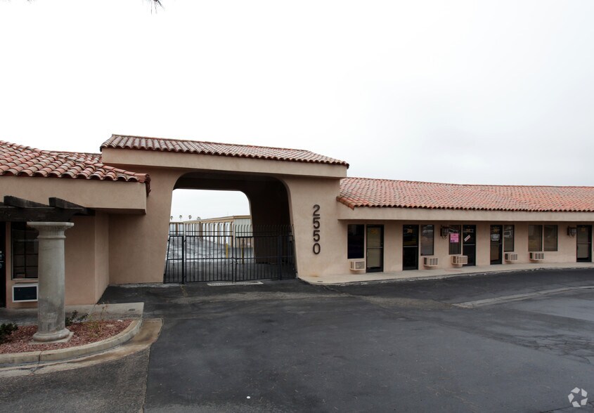 More Photos Of 2550 Chandler Ave, Las Vegas Self Storage For Lease