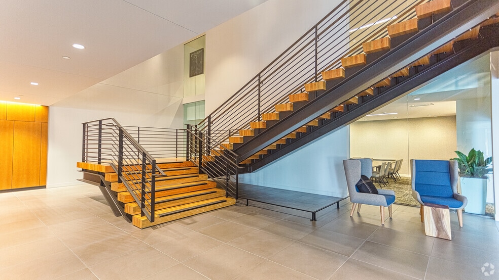 More Photos Of 1107 Lake Washington Blvd N, Renton Office For Lease