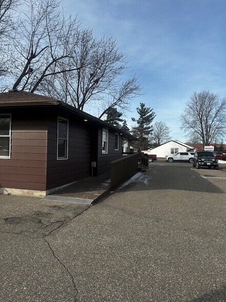 More Photos Of 3049 S Service Dr, Red Wing Loft Creative Space For Lease