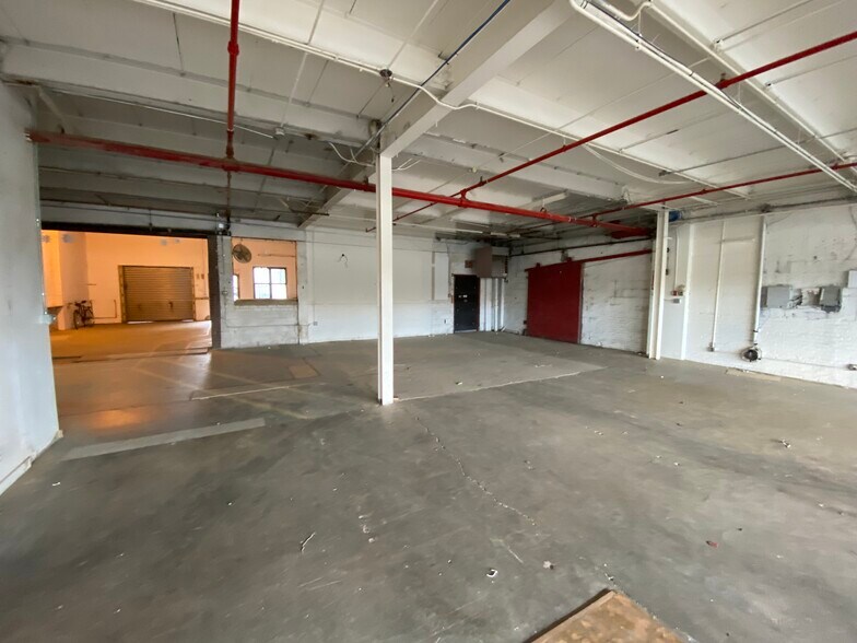 More Photos Of 18 Bay St, Brooklyn Light Manufacturing For Lease