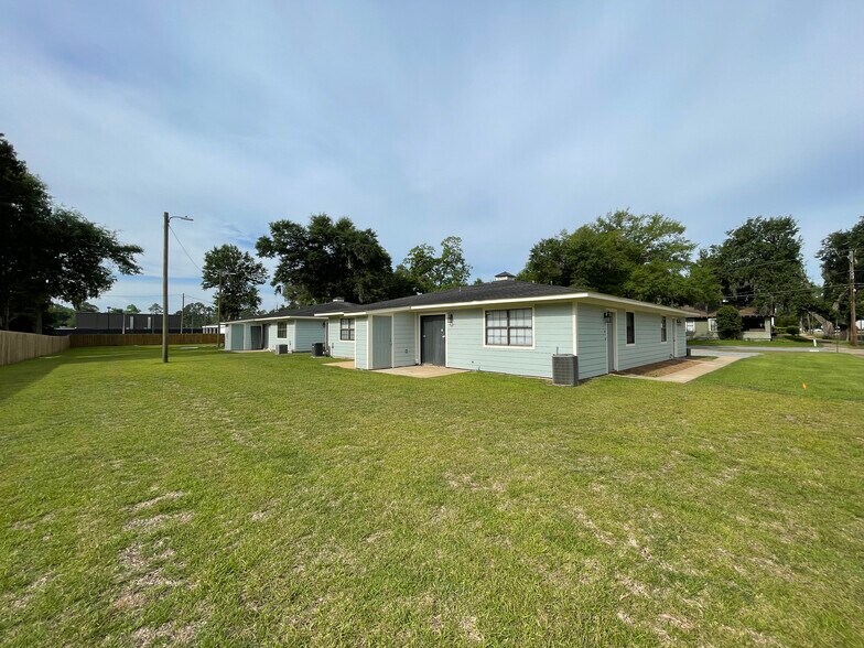 More Photos Of 402 E Evans St, Bainbridge Apartments For Sale