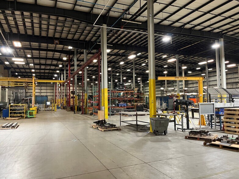 More Photos Of 3195 Wilson Dr NW, Grand Rapids Manufacturing For Lease
