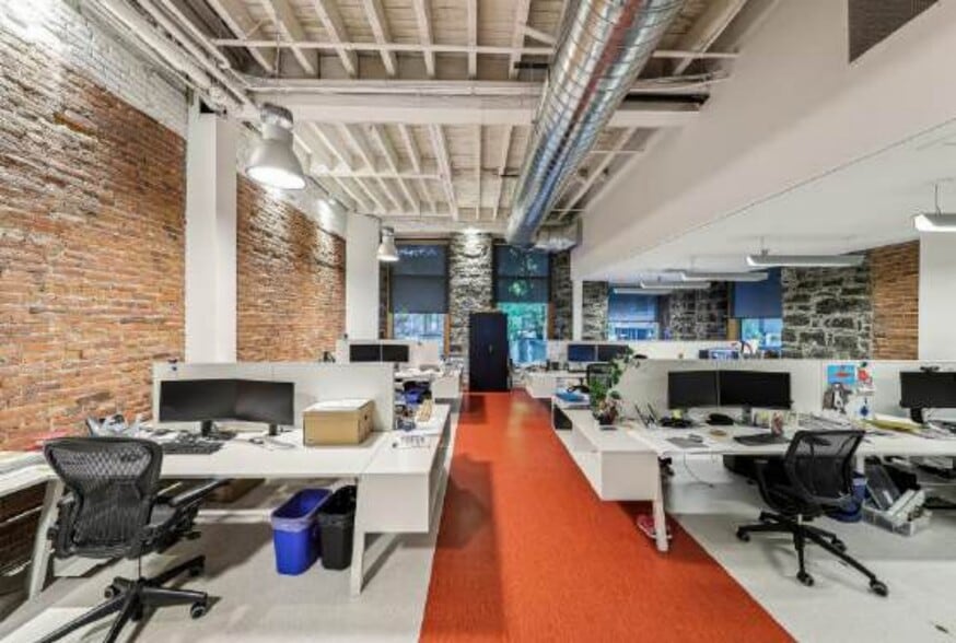 More Photos Of 434-438 Rue Sainte-Hélène, Montréal Office For Sale