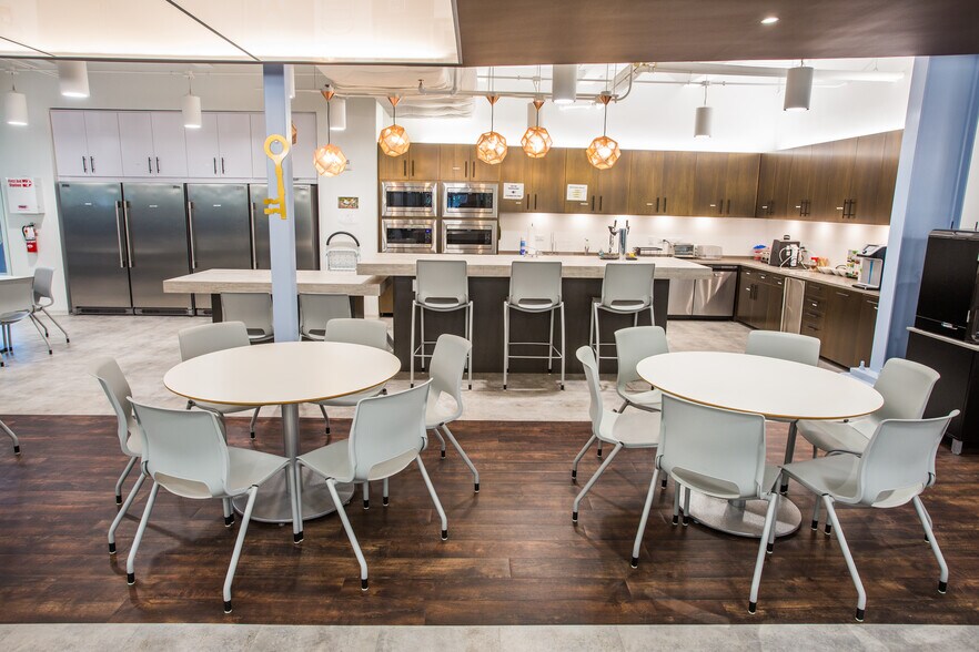 More Photos Of 4001 W Parmer Ln, Austin Office For Lease