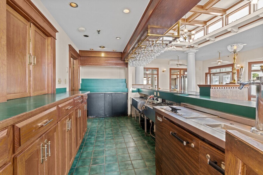 More Photos Of 738 E Main St, Belhaven Hotel For Sale