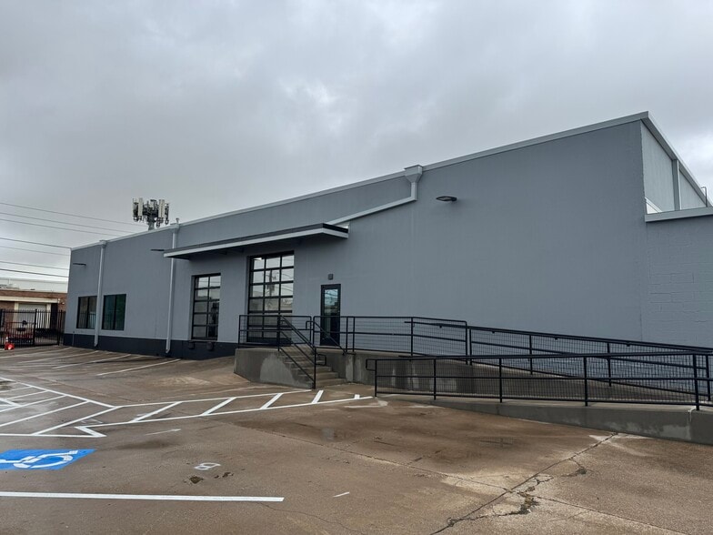 More Photos Of 4746 Memphis St, Dallas Light Distribution For Lease