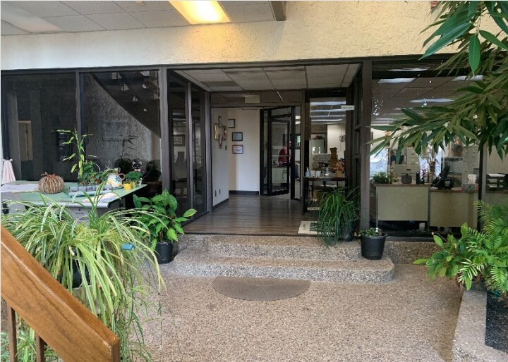 More Photos Of 524 Clark Ave, Kirkwood Warehouse For Lease