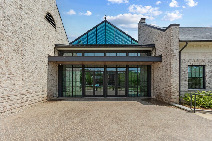 More Photos Of 160 Fountains Blvd, Madison Medical For Sale