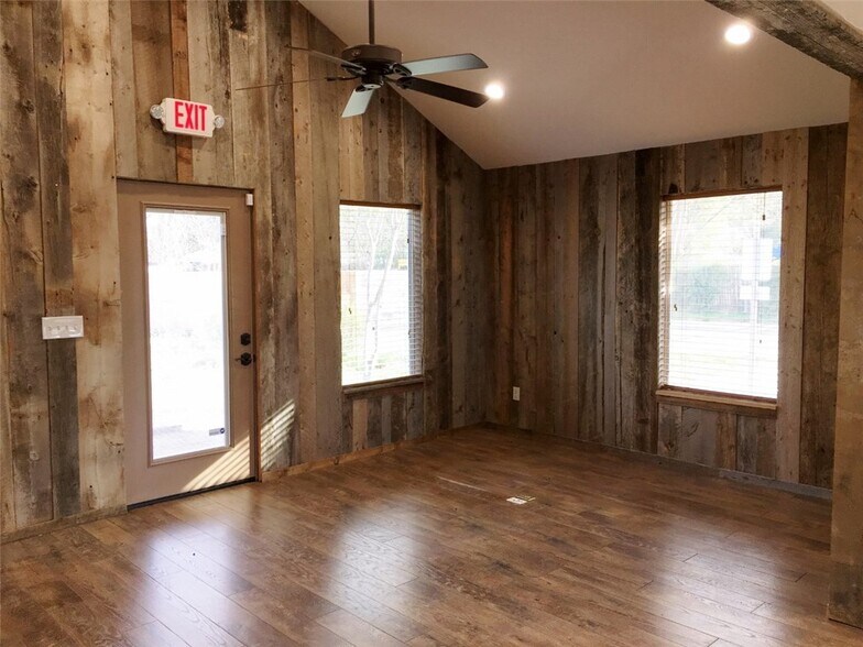 More Photos Of 302 E Milam St, Round Rock Office For Lease