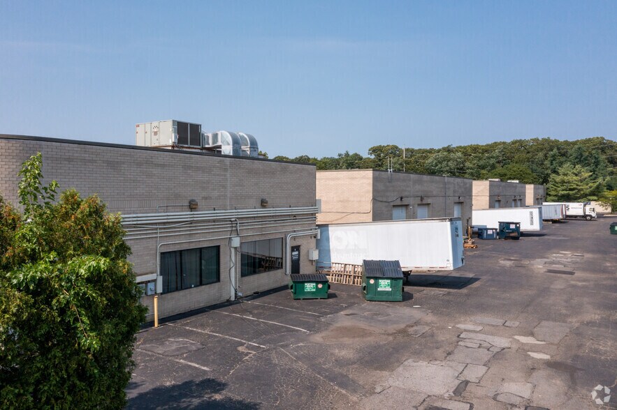 More Photos Of 47 Mall Dr, Commack Warehouse For Lease