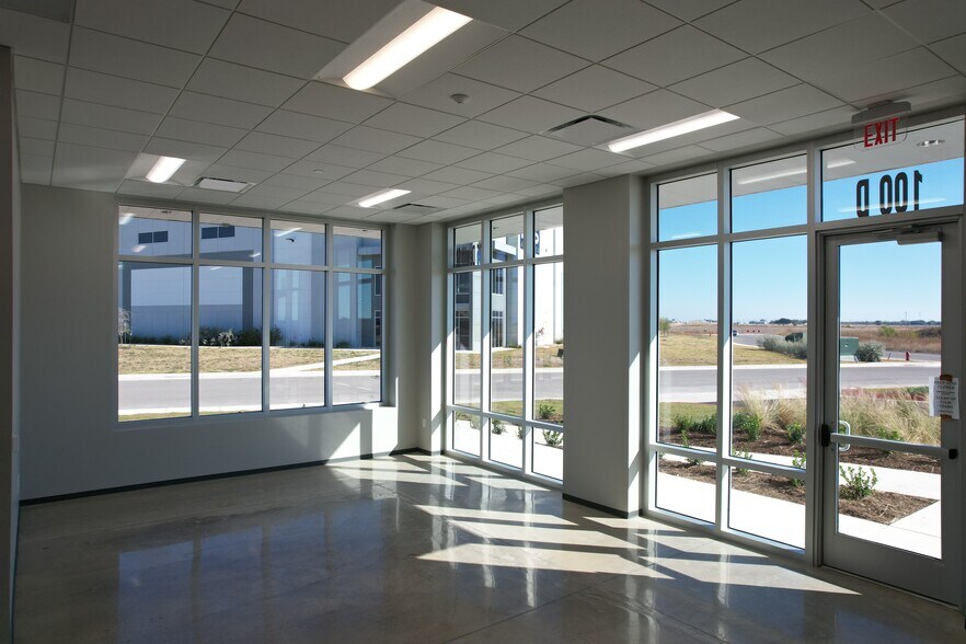 More Photos Of 2605 Dewitt St, Lockhart Distribution For Lease