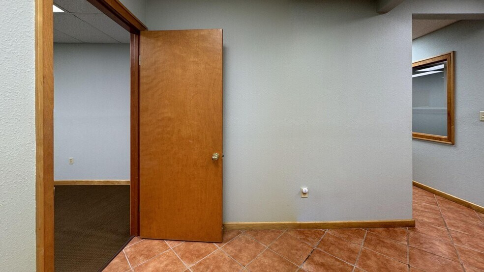 More Photos Of 1525 Shoreline Blvd, Corpus Christi Storefront Retail Office For Sale