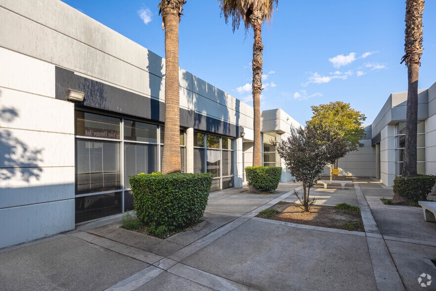 More Photos Of 4100 Latham St, Riverside Unknown For Lease