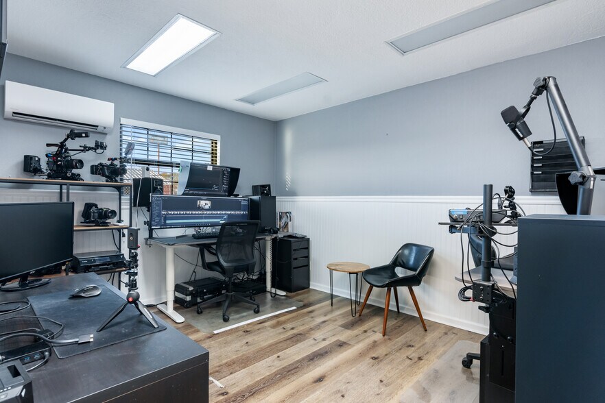 More Photos Of 2023 Lockhill Selma Rd, San Antonio Office Residential For Sale