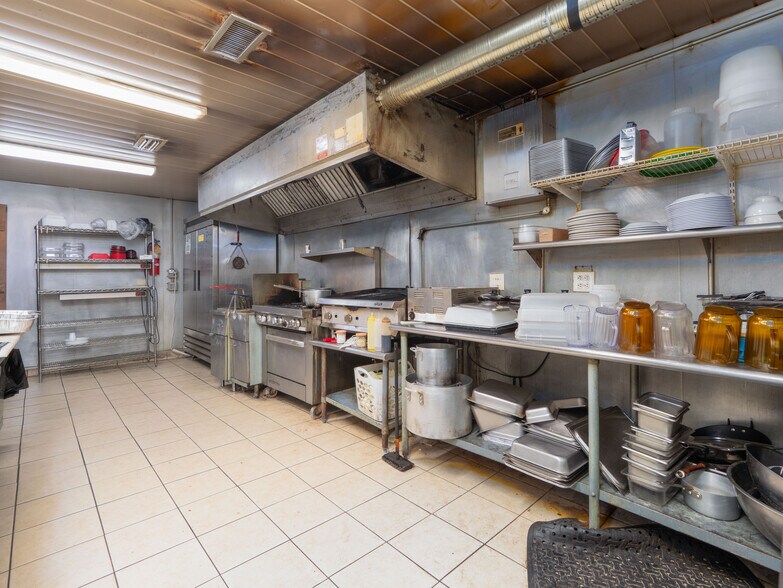 More Photos Of 340 Northview Dr, Jesup Restaurant For Sale