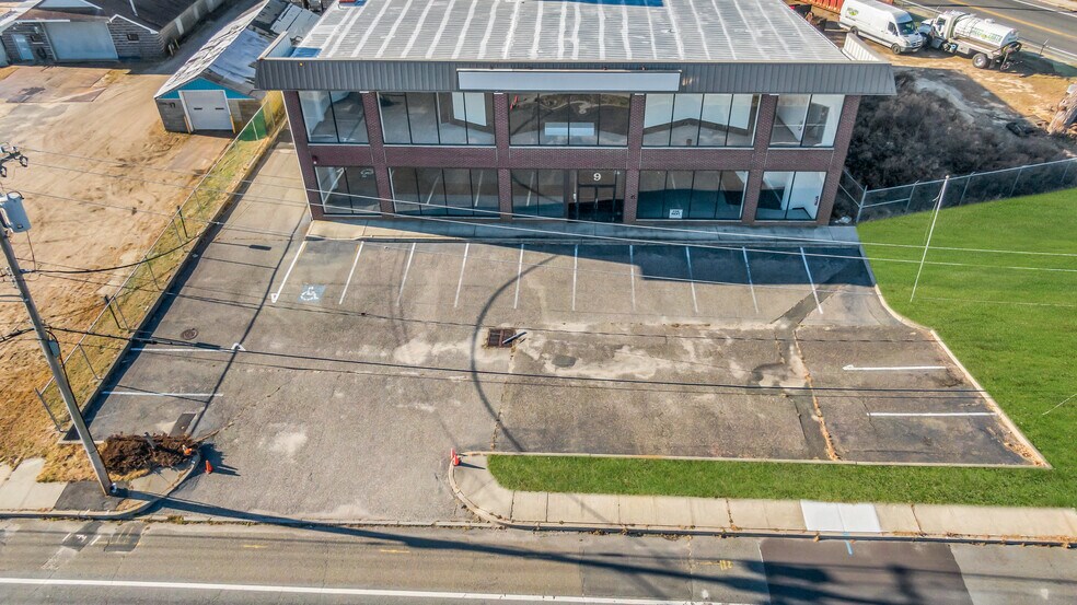 More Photos Of 9 Flint Rd, Toms River Showroom For Lease