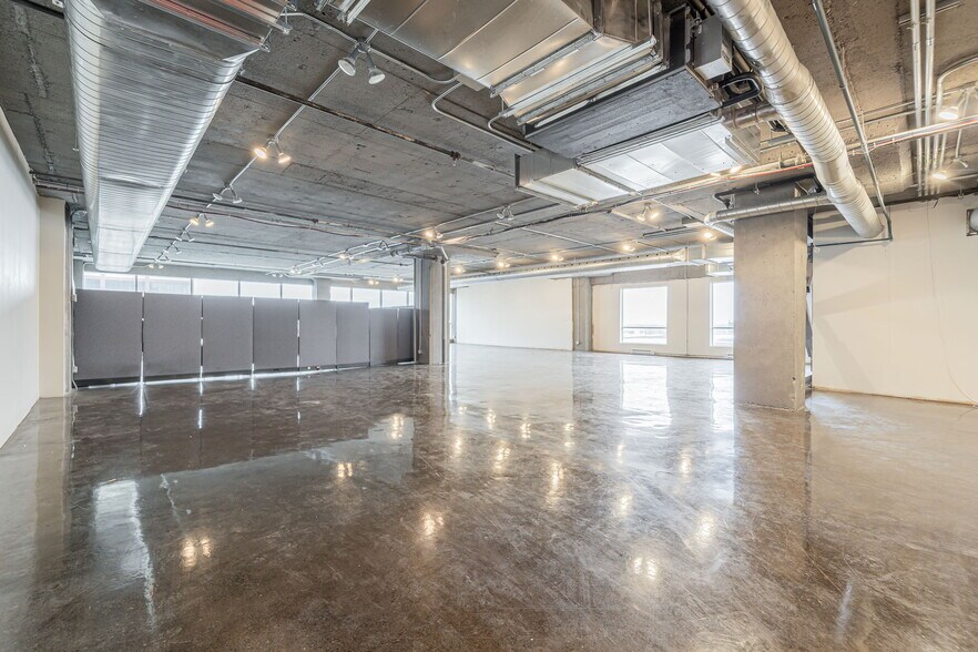 More Photos Of 3737 Boul Cremazie E, Montréal Office For Sale