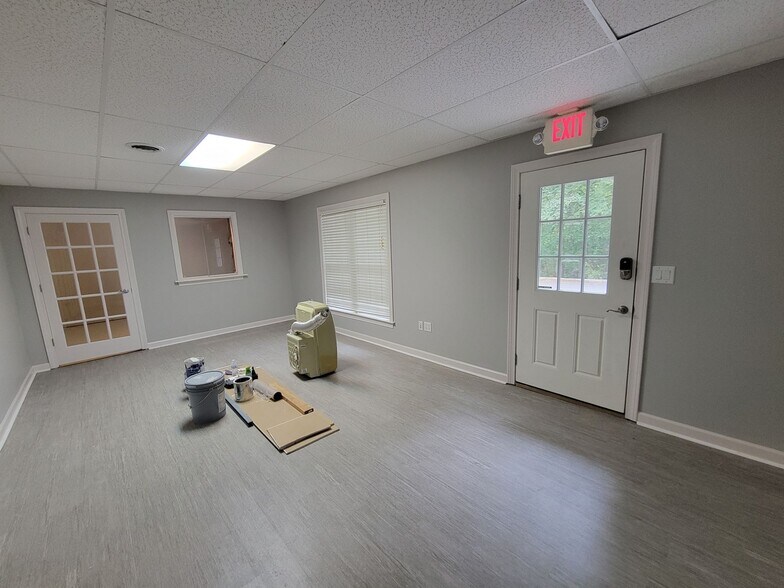 More Photos Of 182 Ben Burton Cir, Bogart Office For Sale