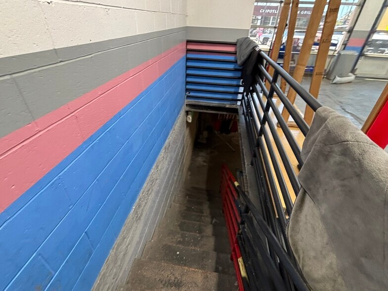 More Photos Of 1414 Pacific Coast Hwy, Hermosa Beach Auto Repair For Lease