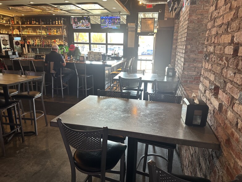 More Photos Of 506 E Division St, Arlington Restaurant For Lease