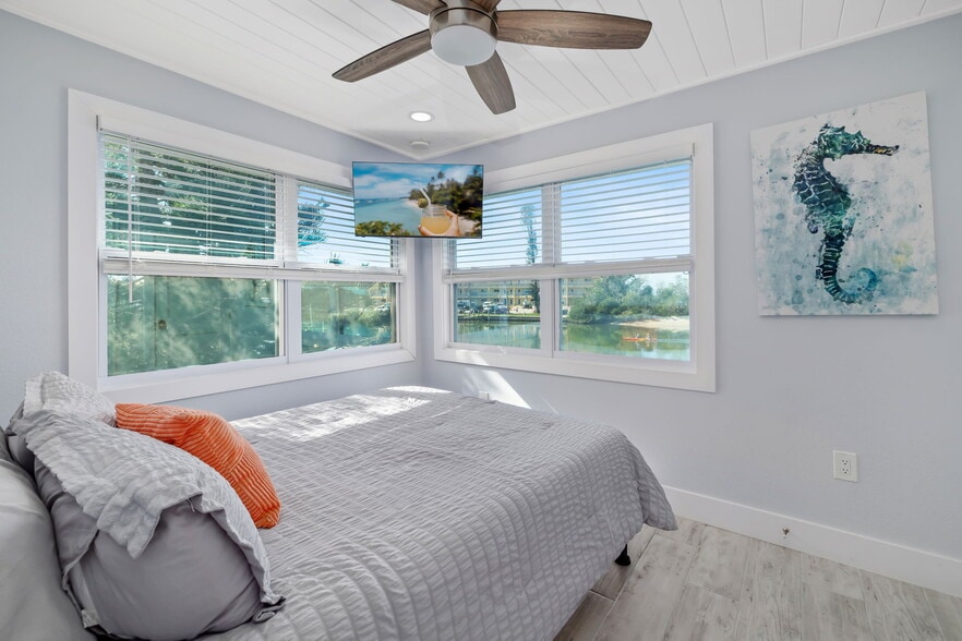 More Photos Of 9022 Midnight Pass Rd, Sarasota Apartments For Sale