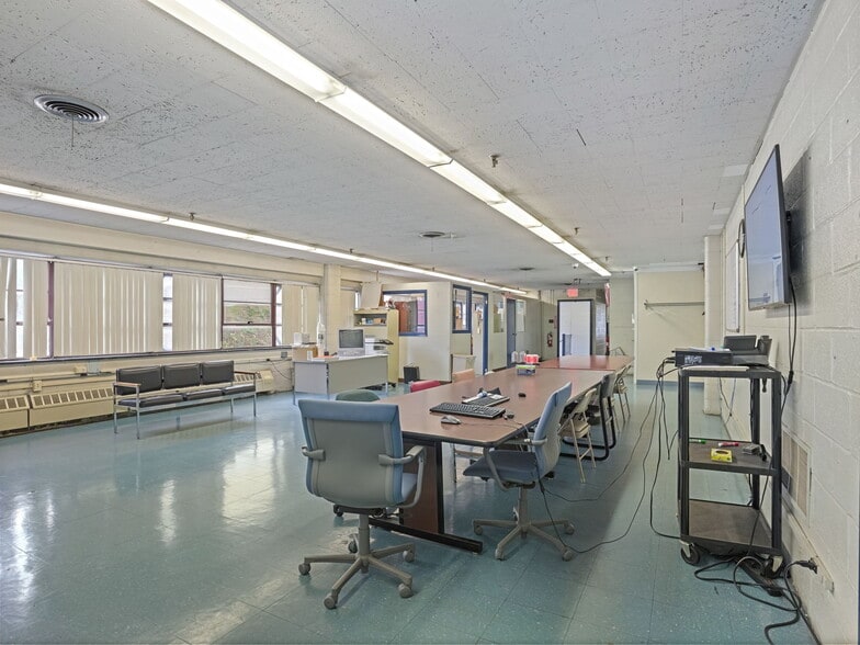 More Photos Of 4341 Bullard Ave, Bronx Warehouse For Lease