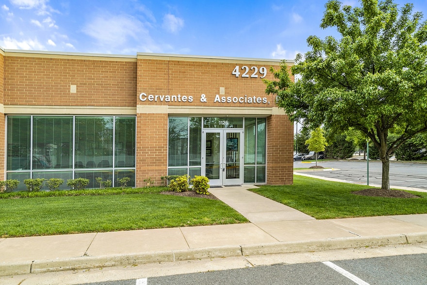 More Photos Of 4229 Lafayette Center Dr, Chantilly Business Park For Lease