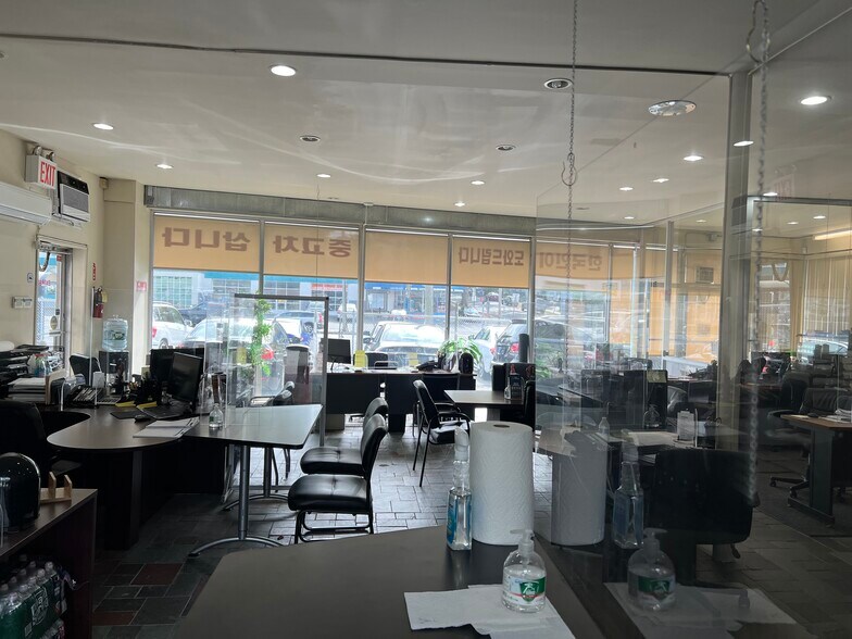More Photos Of 195 Northern Blvd, Great Neck Auto Dealership For Sale