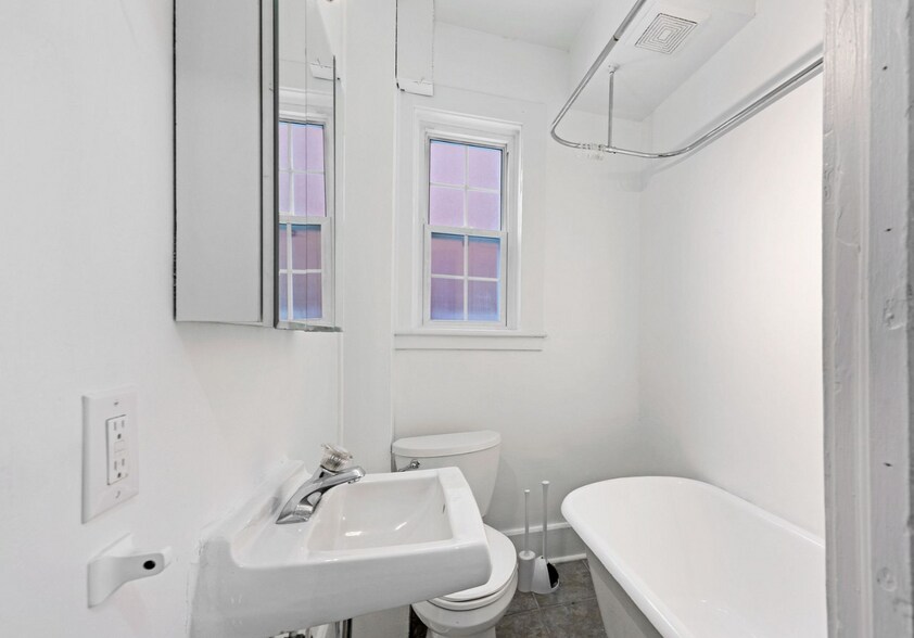 More Photos Of 335-337 St. Patrick St, Ottawa Apartments For Sale
