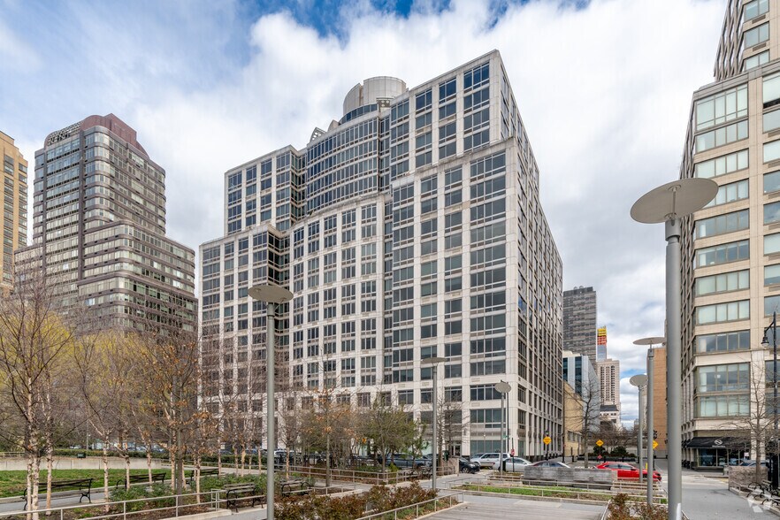 More Photos Of 100 Riverside Blvd, New York Apartments For Sale