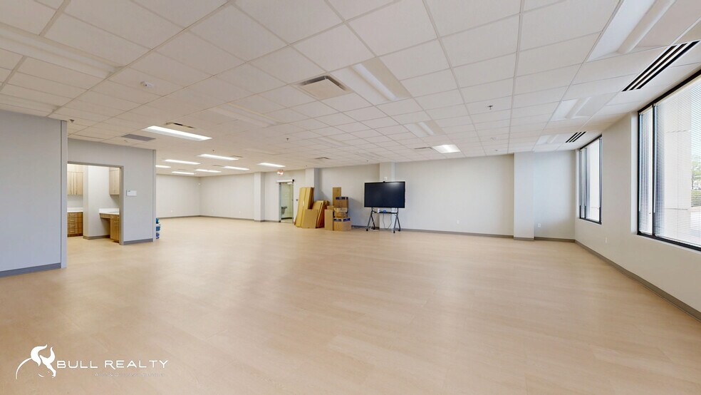 More Photos Of 34 Upper Riverdale Rd, Riverdale Medical For Lease