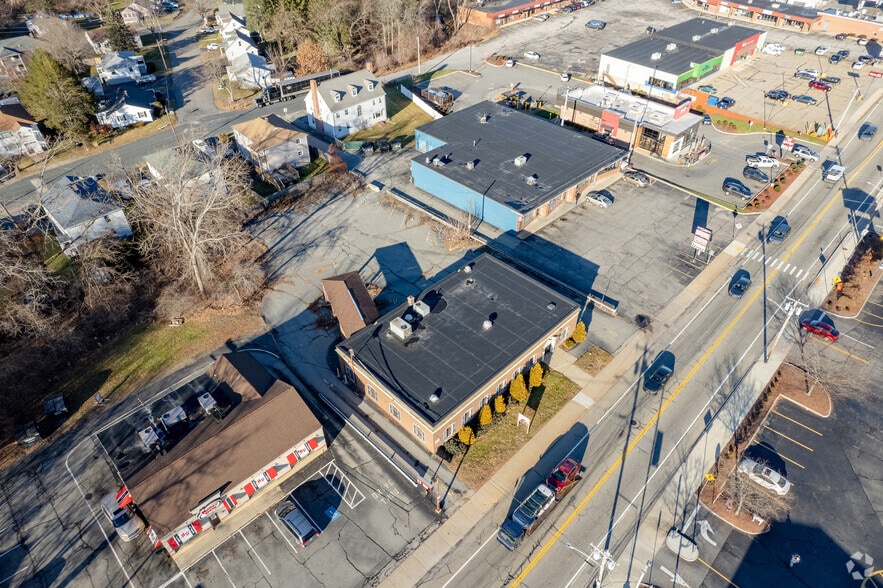 More Photos Of 115 E Main St, Webster Bank For Lease