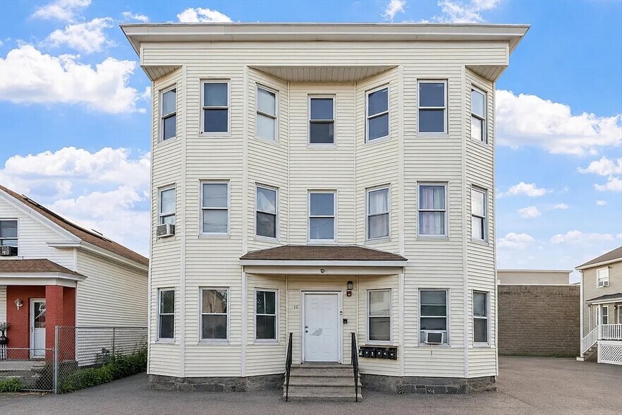 More Photos Of 10 Kempton Ct, Lawrence Multifamily For Sale