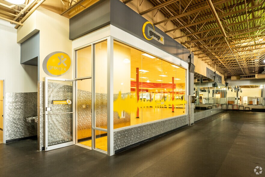 More Photos Of 12400 N Interstate 35, Austin Veterinarian Kennel For Sale