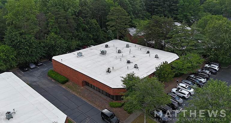 Primary Photo Of 5315 Oakbrook Pky, Norcross Light Distribution For Sale