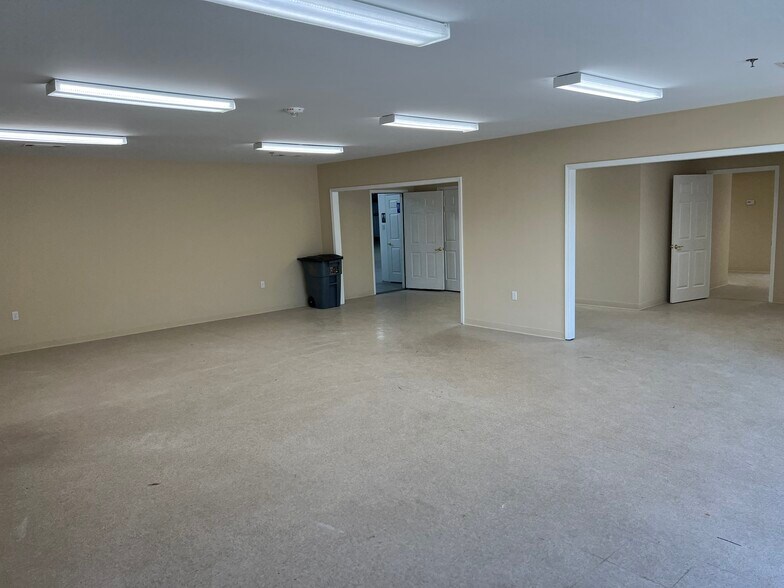 More Photos Of 4388 Sudderth Rd, Buford Warehouse For Sale