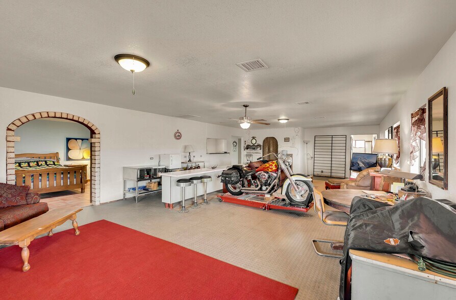More Photos Of 1216 W Third St, Winslow Showroom For Sale