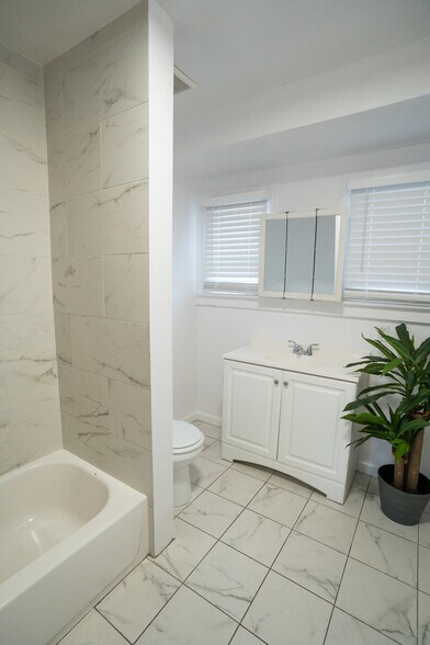 More Photos Of 932 Walnut Ave, Long Beach Specialty For Sale