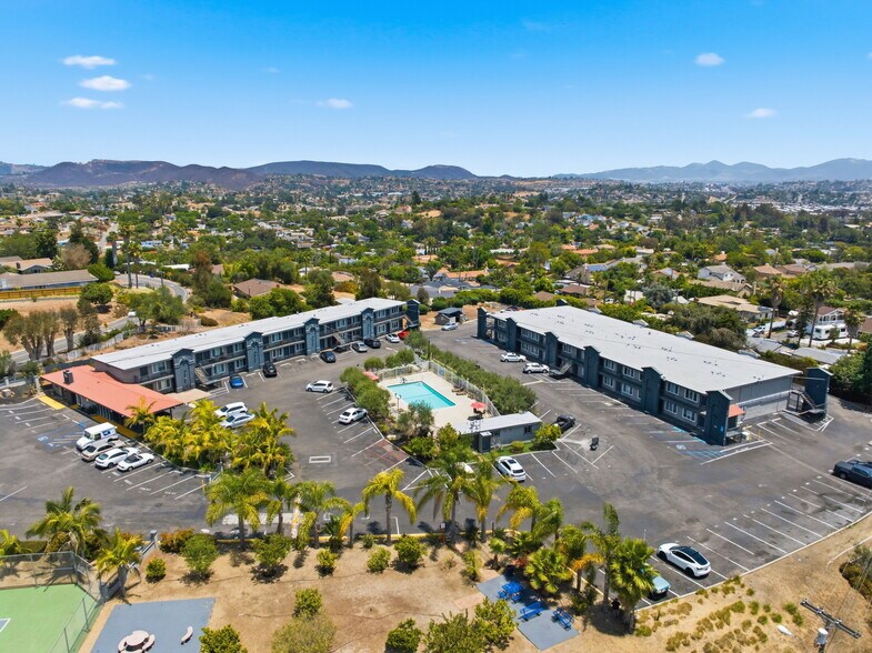 More Photos Of 330 Mar Vista Dr, Vista Apartments For Sale