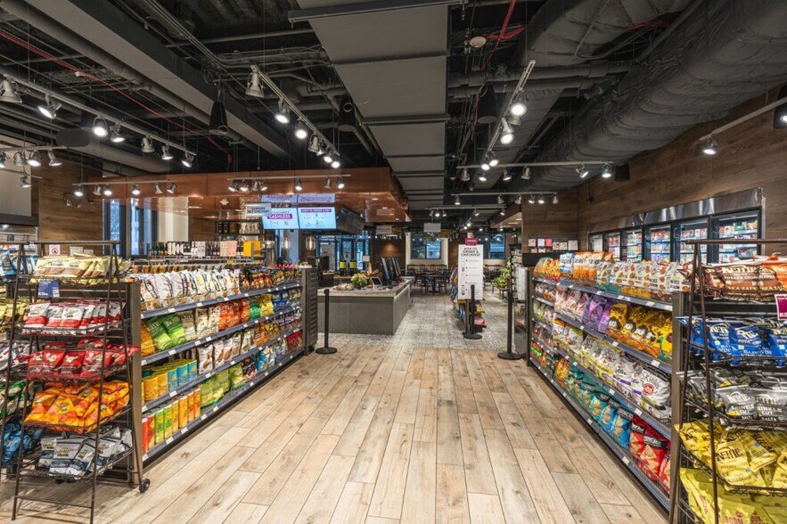 More Photos Of 500 Woodward Ave, Detroit Office For Lease