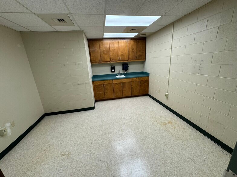 More Photos Of 407 N Salem Ave, Sumter Medical For Sale