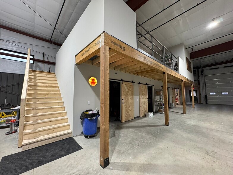 More Photos Of 645 Sandpiper Trl, Cottage Grove Warehouse For Lease