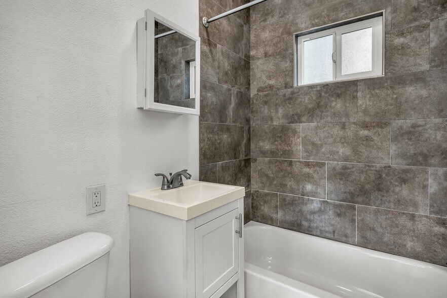 More Photos Of 300 Patton St, Los Angeles Apartments For Sale